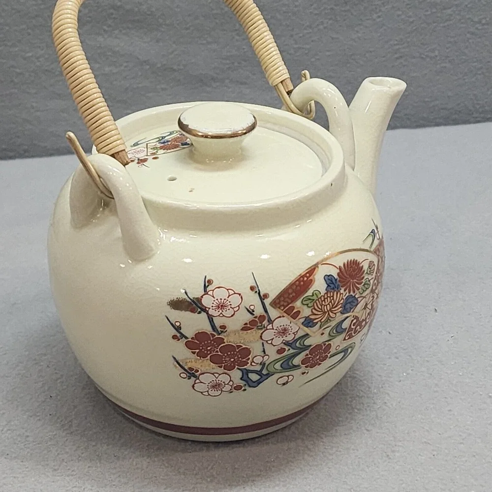 Kutani Teapot Cream Floral Fan Crackle Glaze Rattan Handle Japanese‎ Porcelain